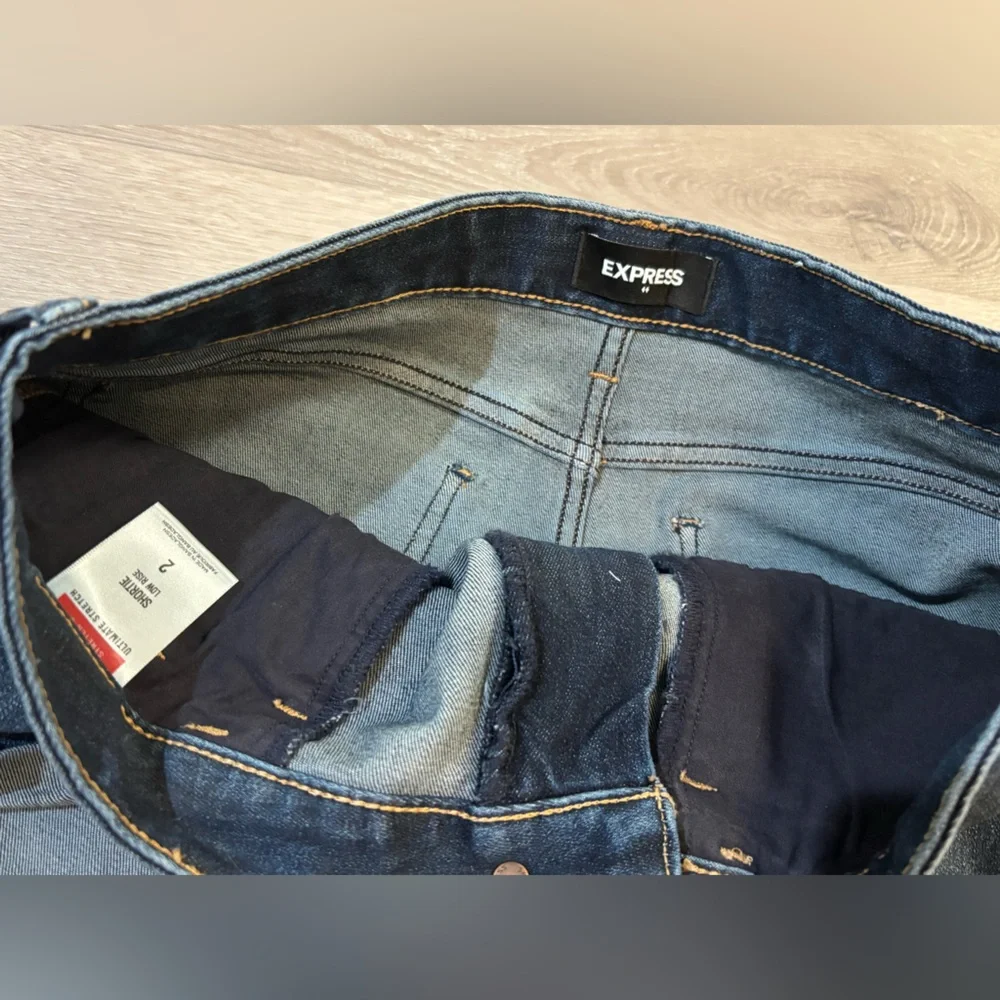 Express - Dark Blue Denim Shorts - Sortie Low Rise - Ultimate Stretch - Size 2 - Picture 10 of 14
